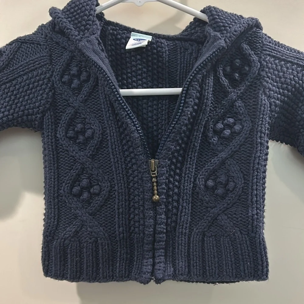 𝅺Old Navy Knitted ZipUp Hooded sweater jacket w/lovely knit patterns size 3-6M